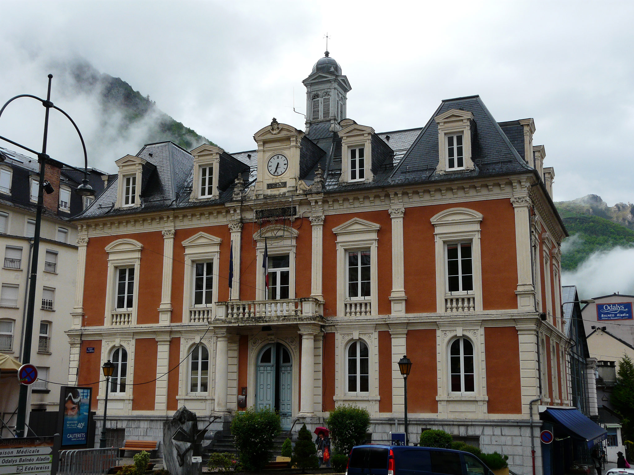 Cauterets (Photo license: CC BY-SA 3.0)